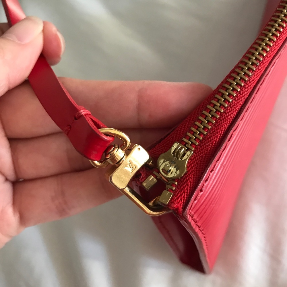 💯% Authentic Louis Vuitton Epi Leather Pochette - Picture 3 of 6